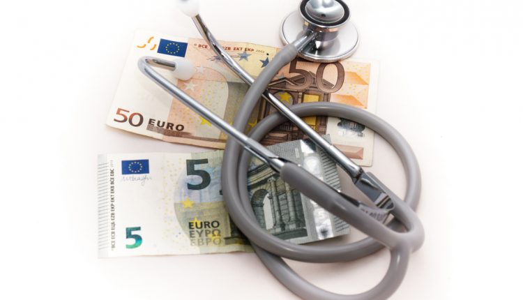 Un stethoscope et de l'argent